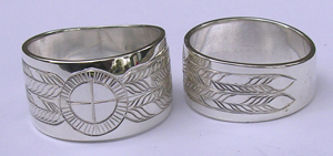 Engraved Medicine Wheel Rings - MDe3 - Engraved Medicine Wheel with 4 or 2 feathers on a wide band - 3/8"