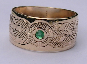 Gem Stones Medicine Wheel Rings - MdSt36 medicine wheel with 3mm emerald in engraved gold ring